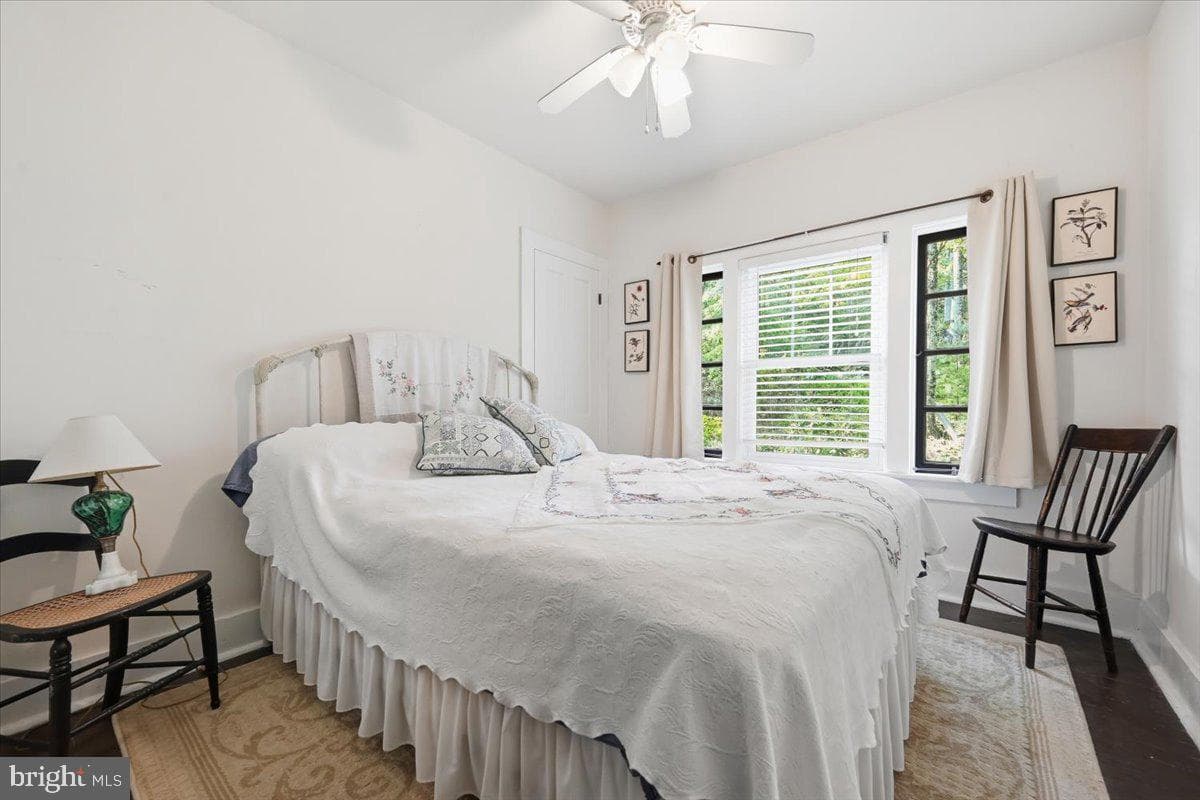 90 Oak Lane photo 38