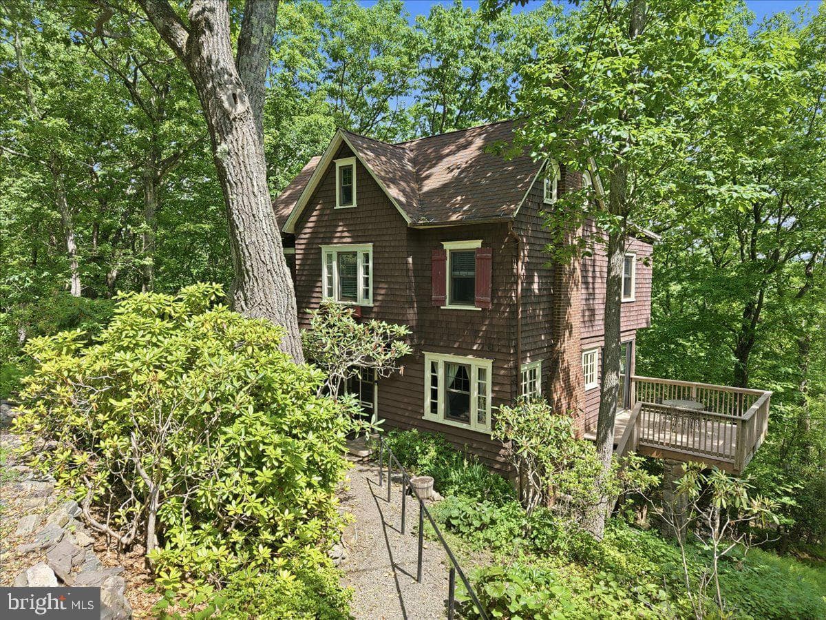 90 Oak Lane photo 4