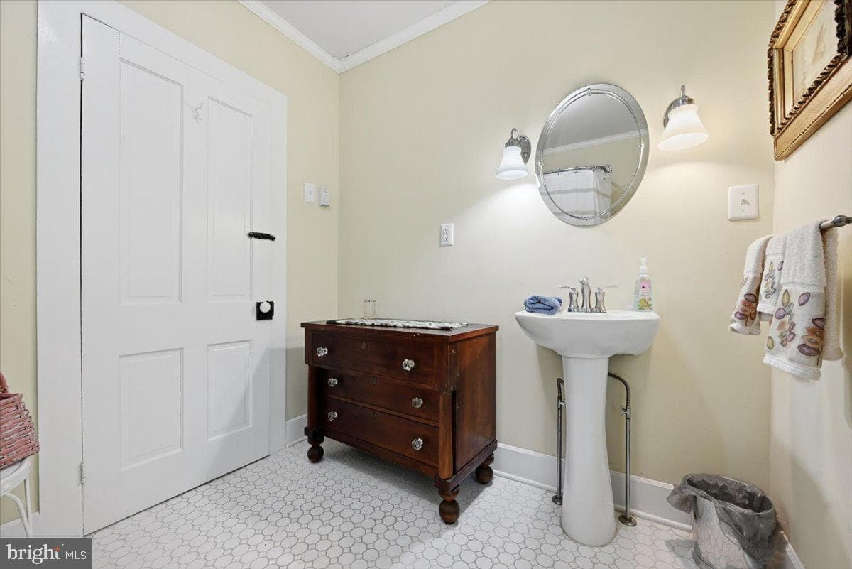90 Oak Lane photo 54