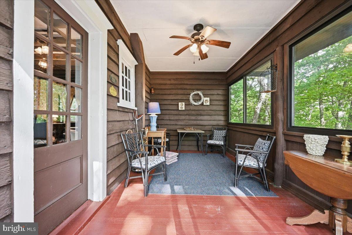 90 Oak Lane photo 68