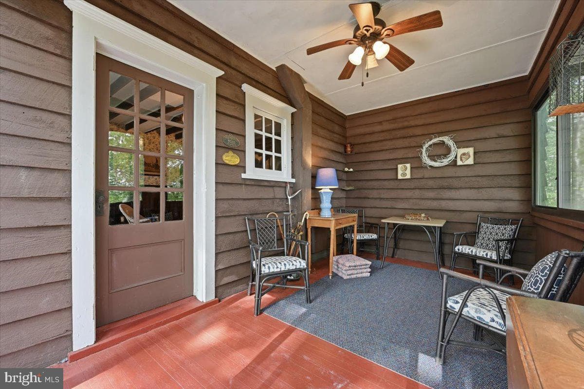 90 Oak Lane photo 7
