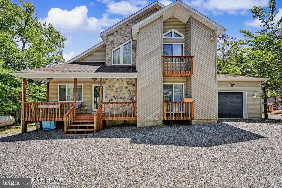 211 Nadine Boulevard, Pocono Summit