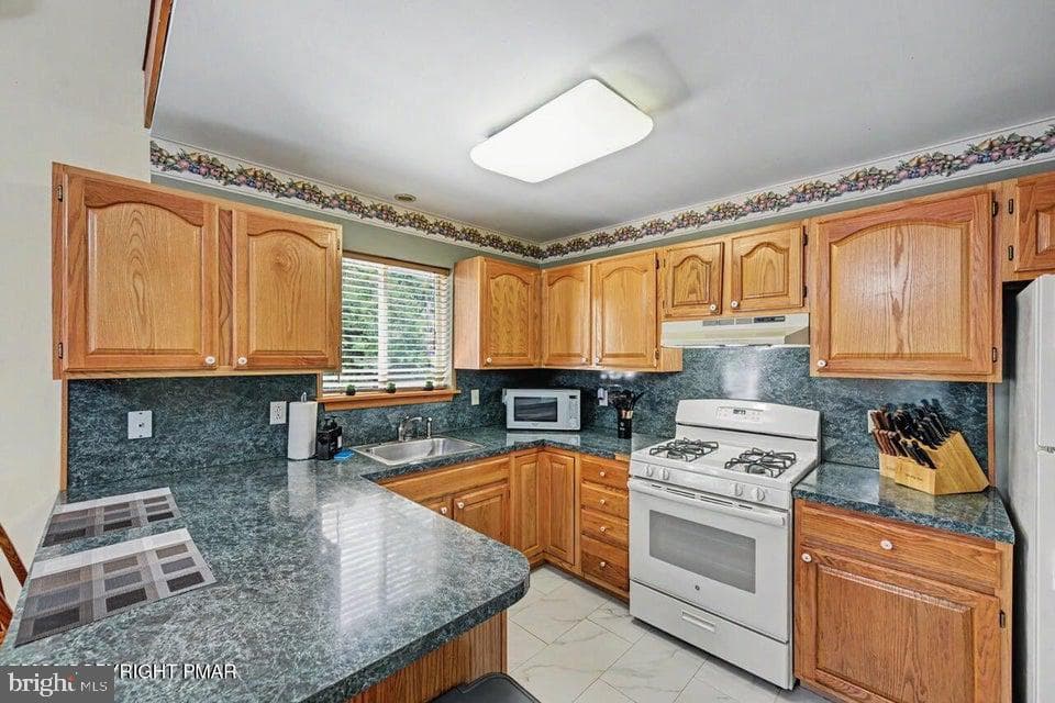 211 Nadine Boulevard photo 52