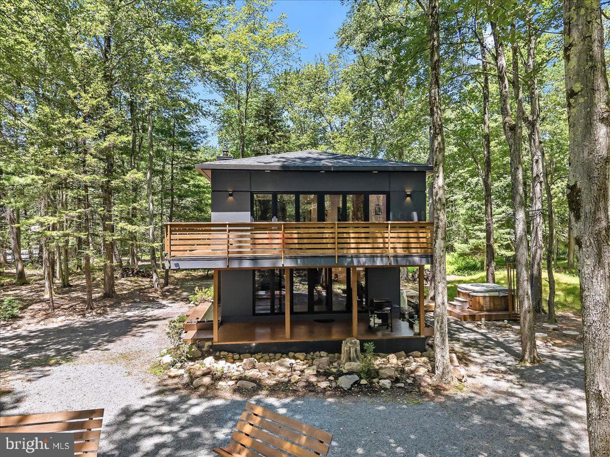 1142 Oakland Place, Pocono Pines