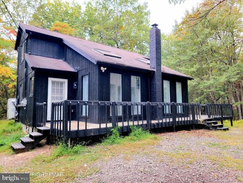 121 Overland Drive, Long Pond