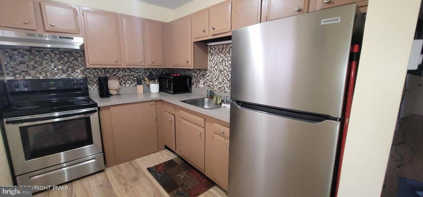 7108 Robinwood Drive photo 4