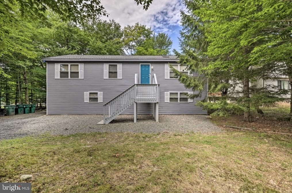 327 Country Place Dr, Tobyhanna