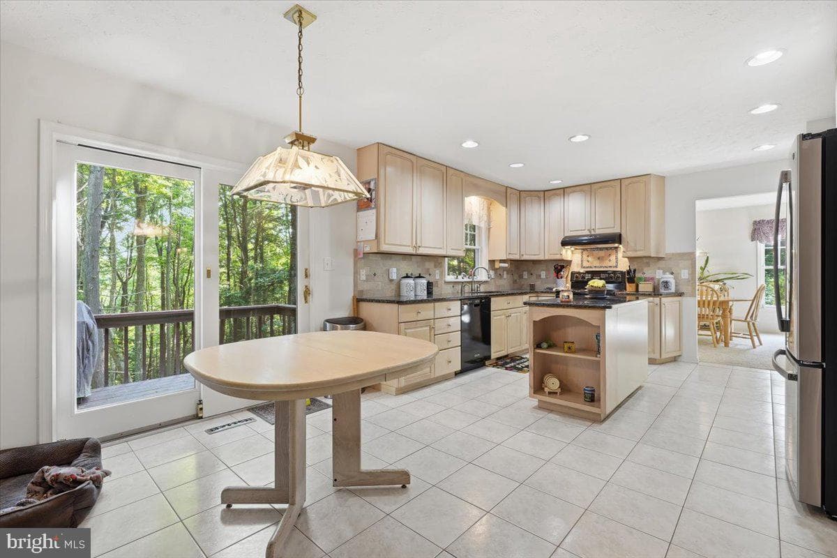 875 Greenview Drive photo 18
