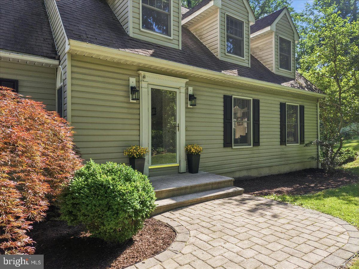 875 Greenview Drive photo 5
