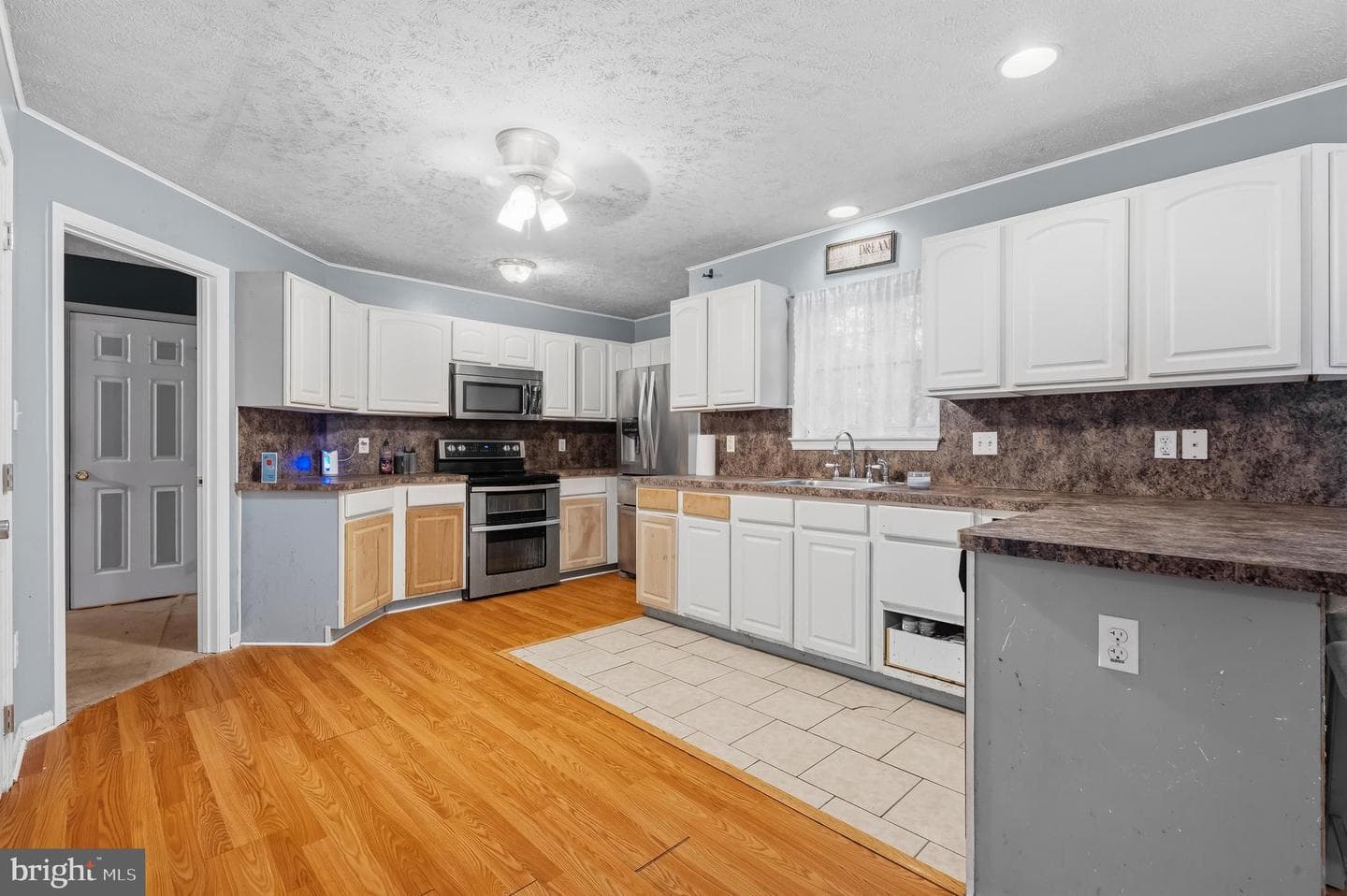 1124 Cambell Way photo 12