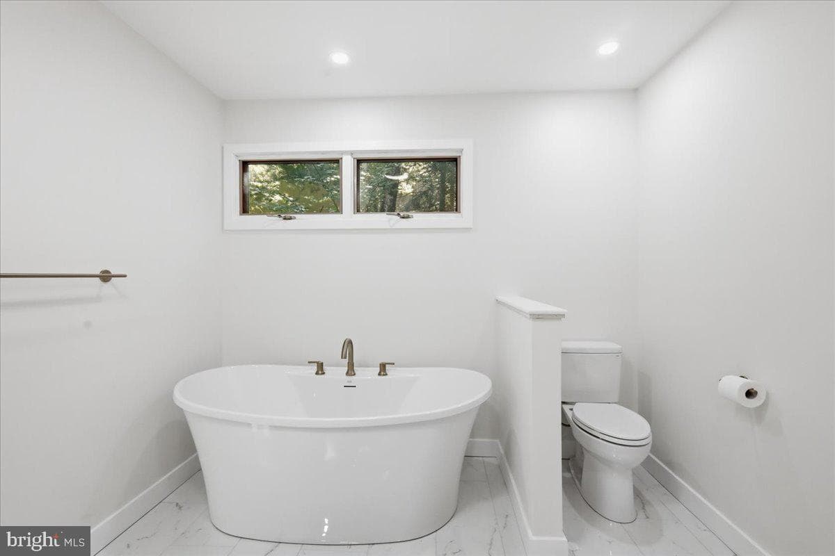 2208 Hillcrest Drive photo 20