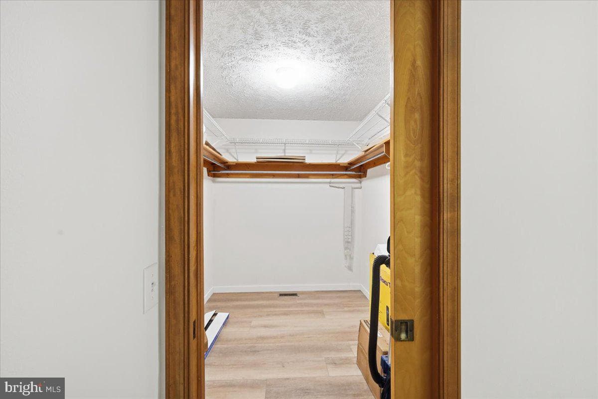 2208 Hillcrest Drive photo 22