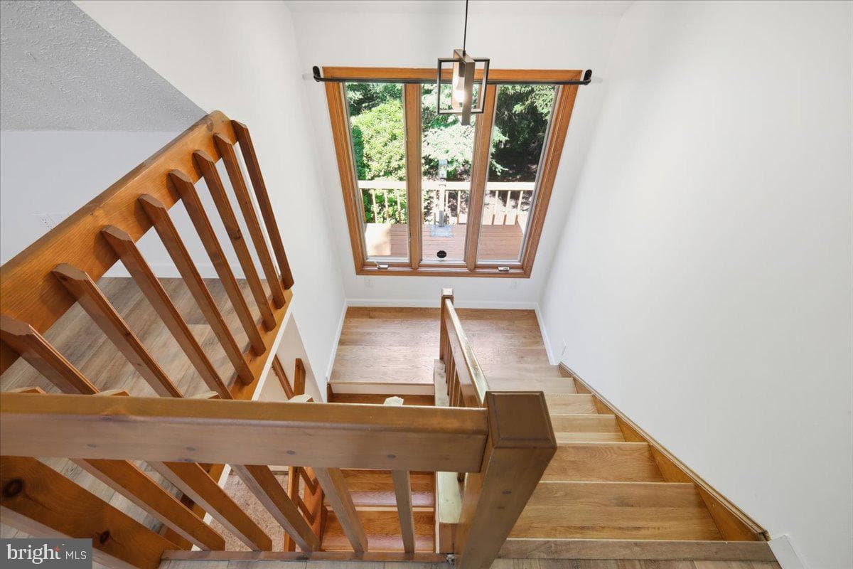 2208 Hillcrest Drive photo 23