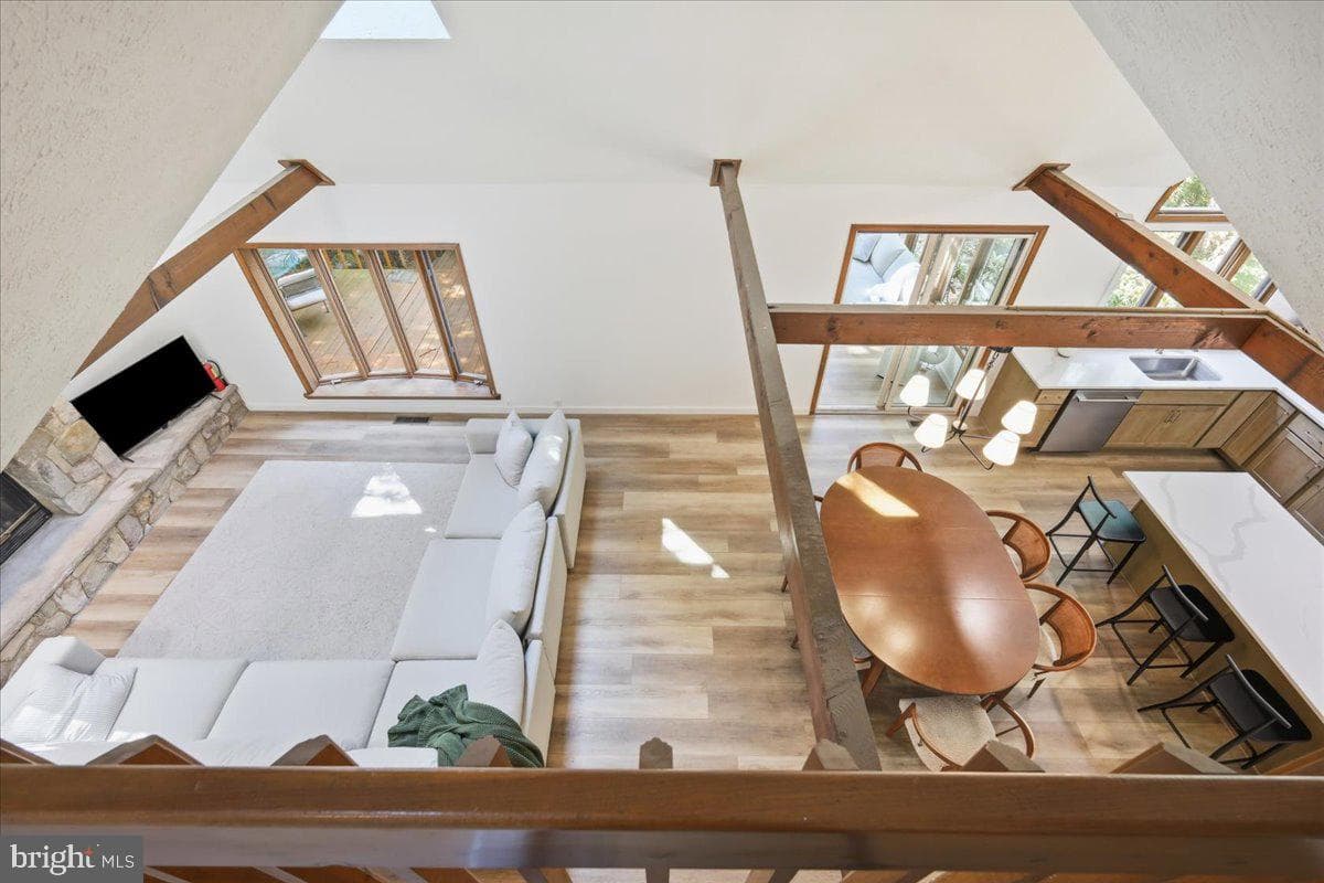 2208 Hillcrest Drive photo 24