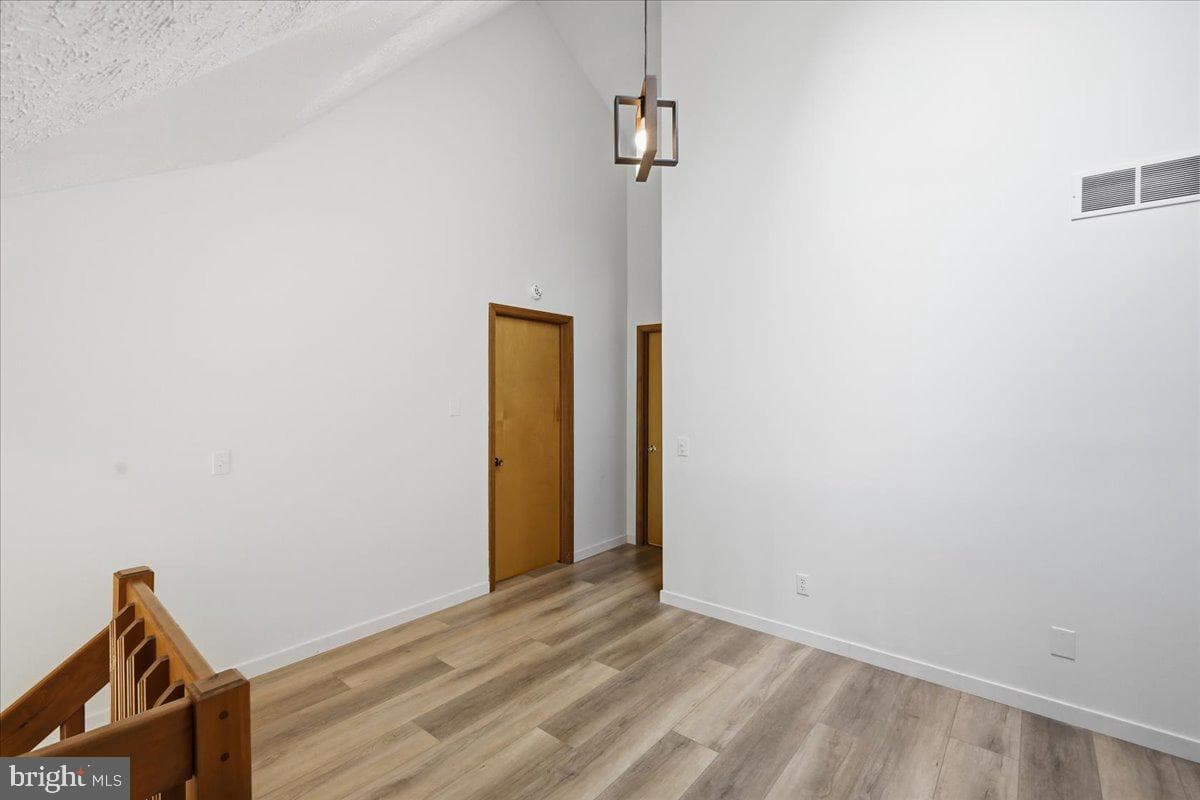 2208 Hillcrest Drive photo 26
