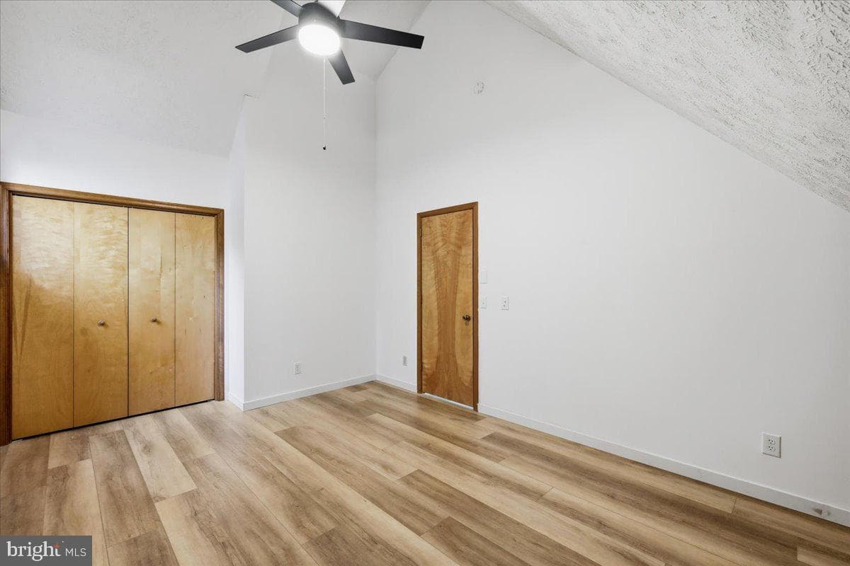 2208 Hillcrest Drive photo 31