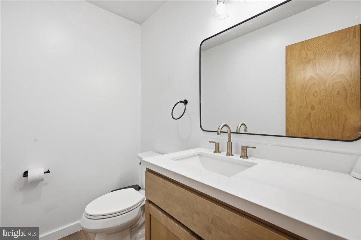 2208 Hillcrest Drive photo 33