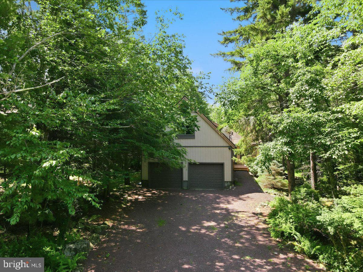 2208 Hillcrest Drive photo 43