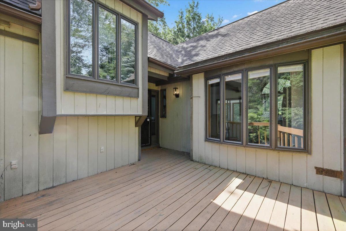 2208 Hillcrest Drive photo 44