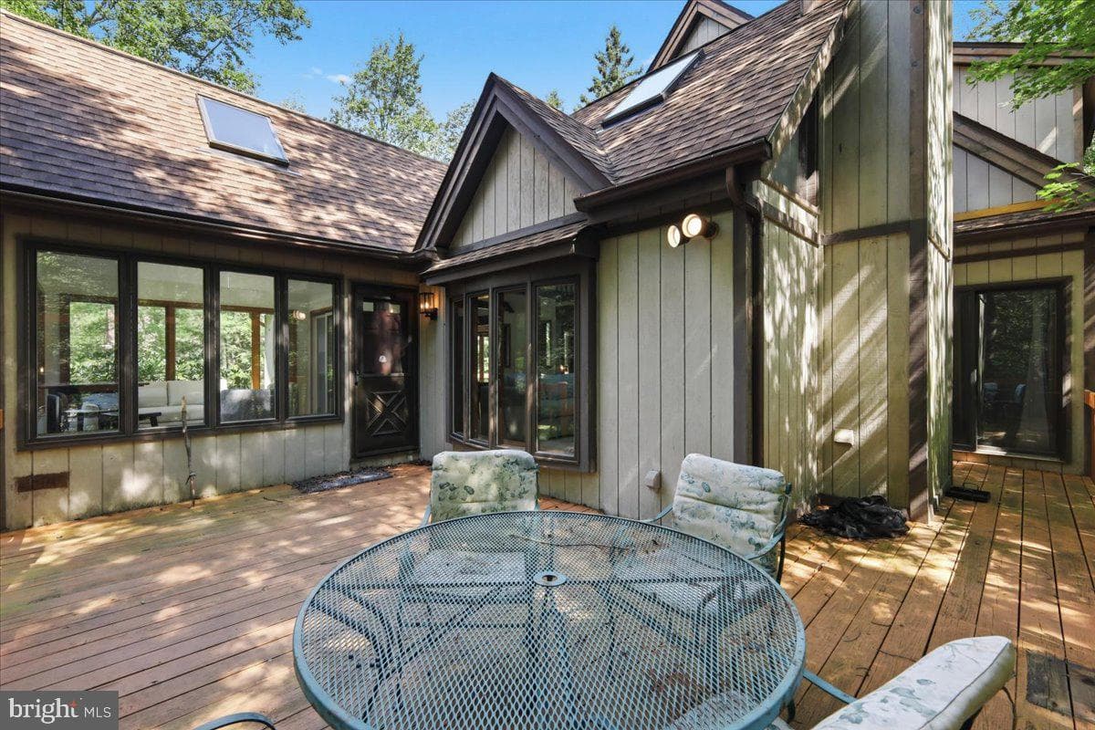 2208 Hillcrest Drive photo 45