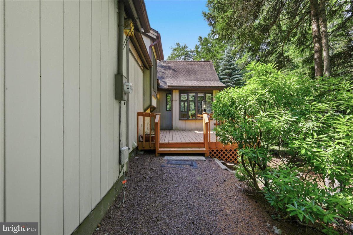 2208 Hillcrest Drive photo 50