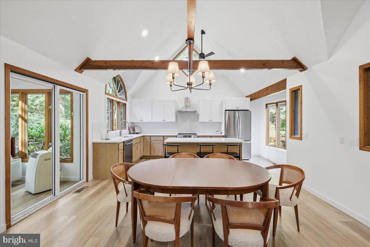 2208 Hillcrest Drive photo 8