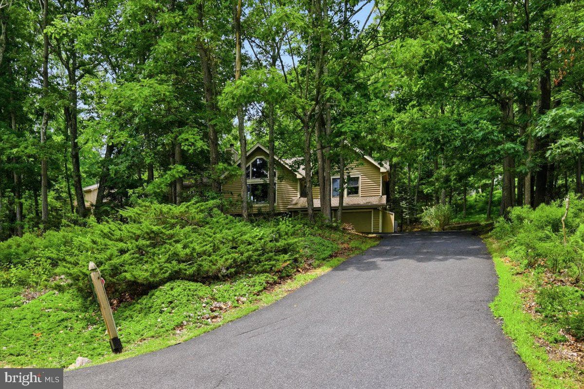 460 Spruce Drive photo 2