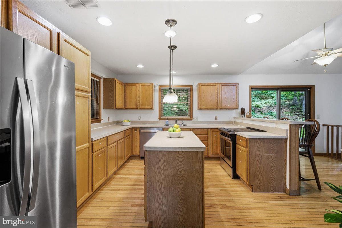 460 Spruce Drive photo 32