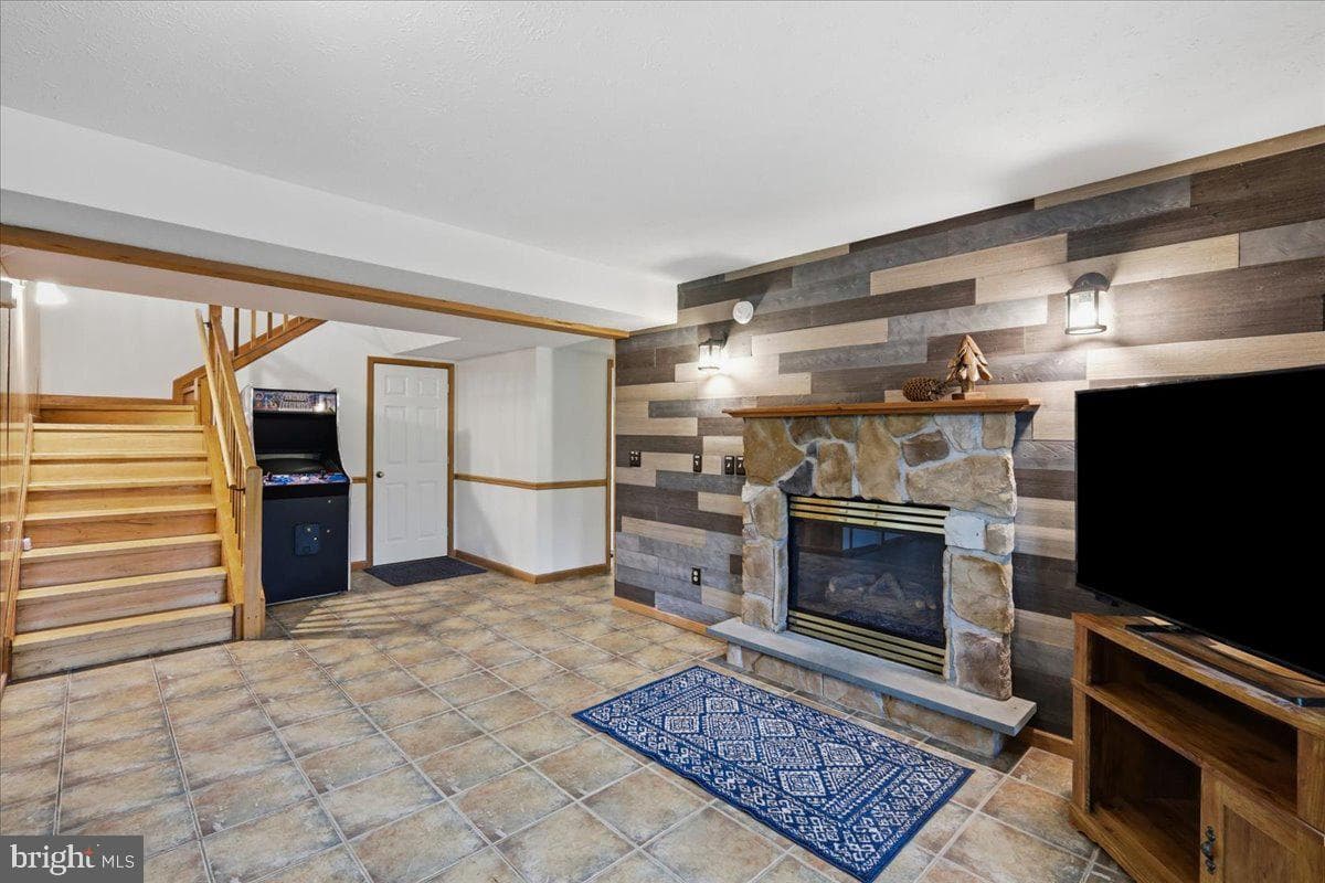 460 Spruce Drive photo 8