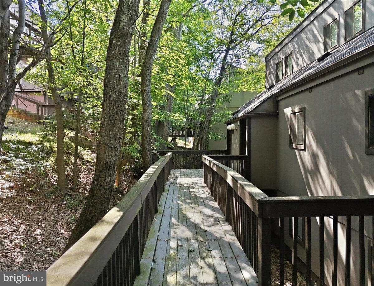 126 Cross Country Lane photo 4