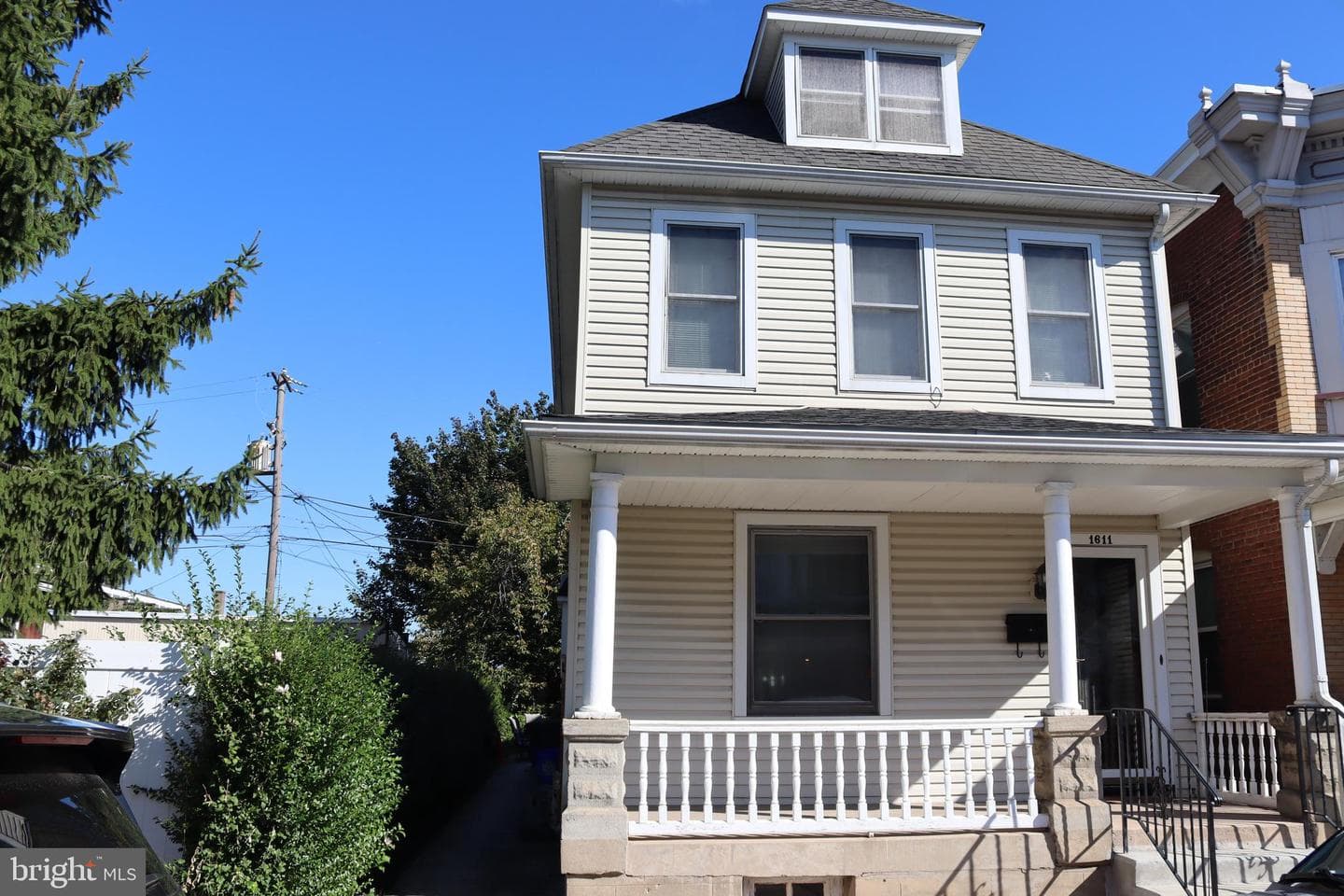 1611 Ferry Street