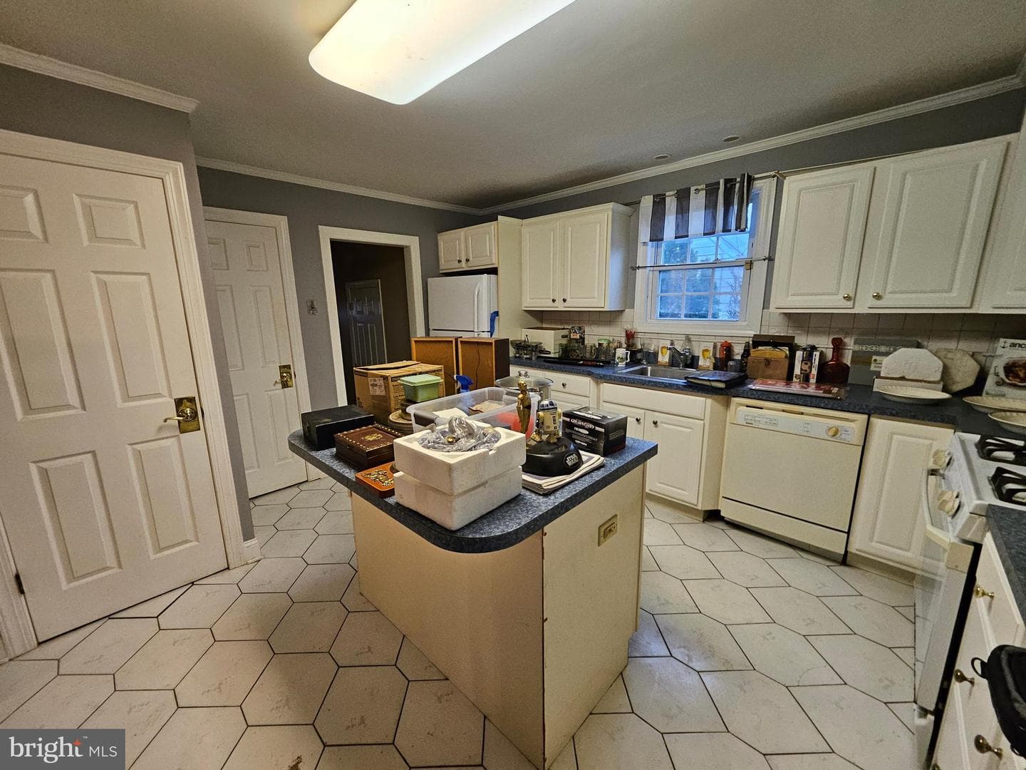 744 Pembroke Road photo 6