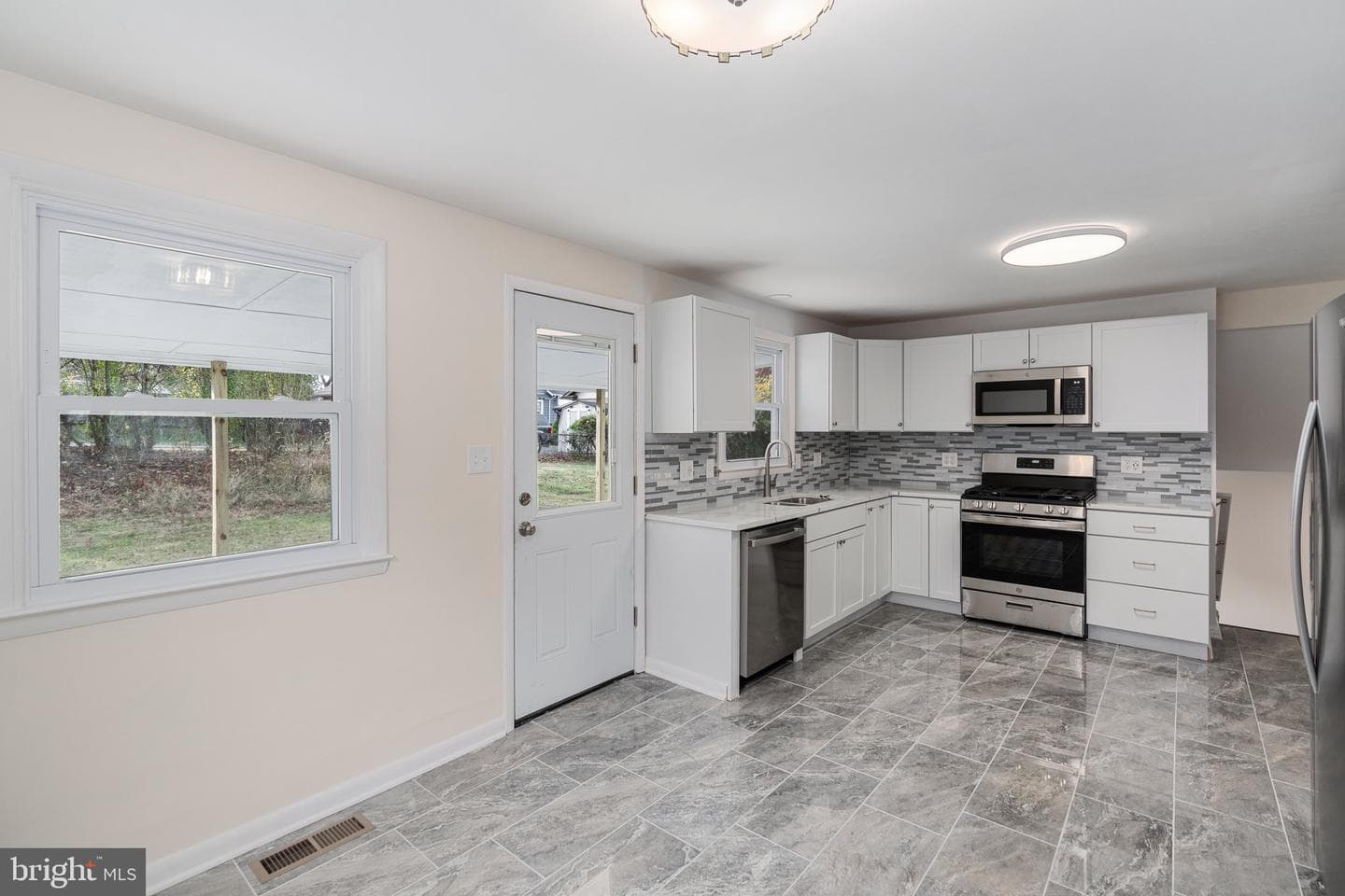 1444 E University Avenue photo 16