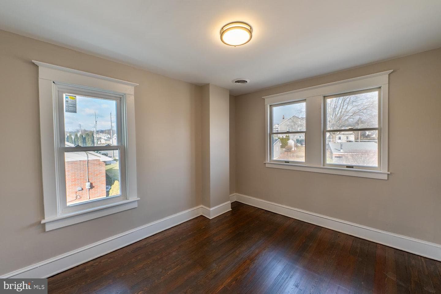 354 E Prospect Street photo 15