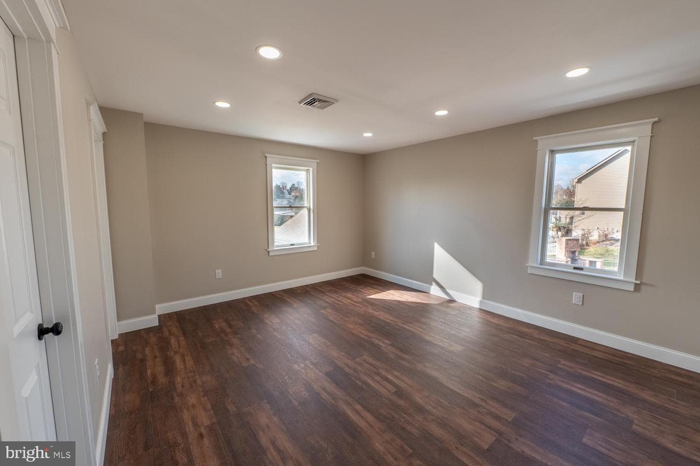 354 E Prospect Street photo 18