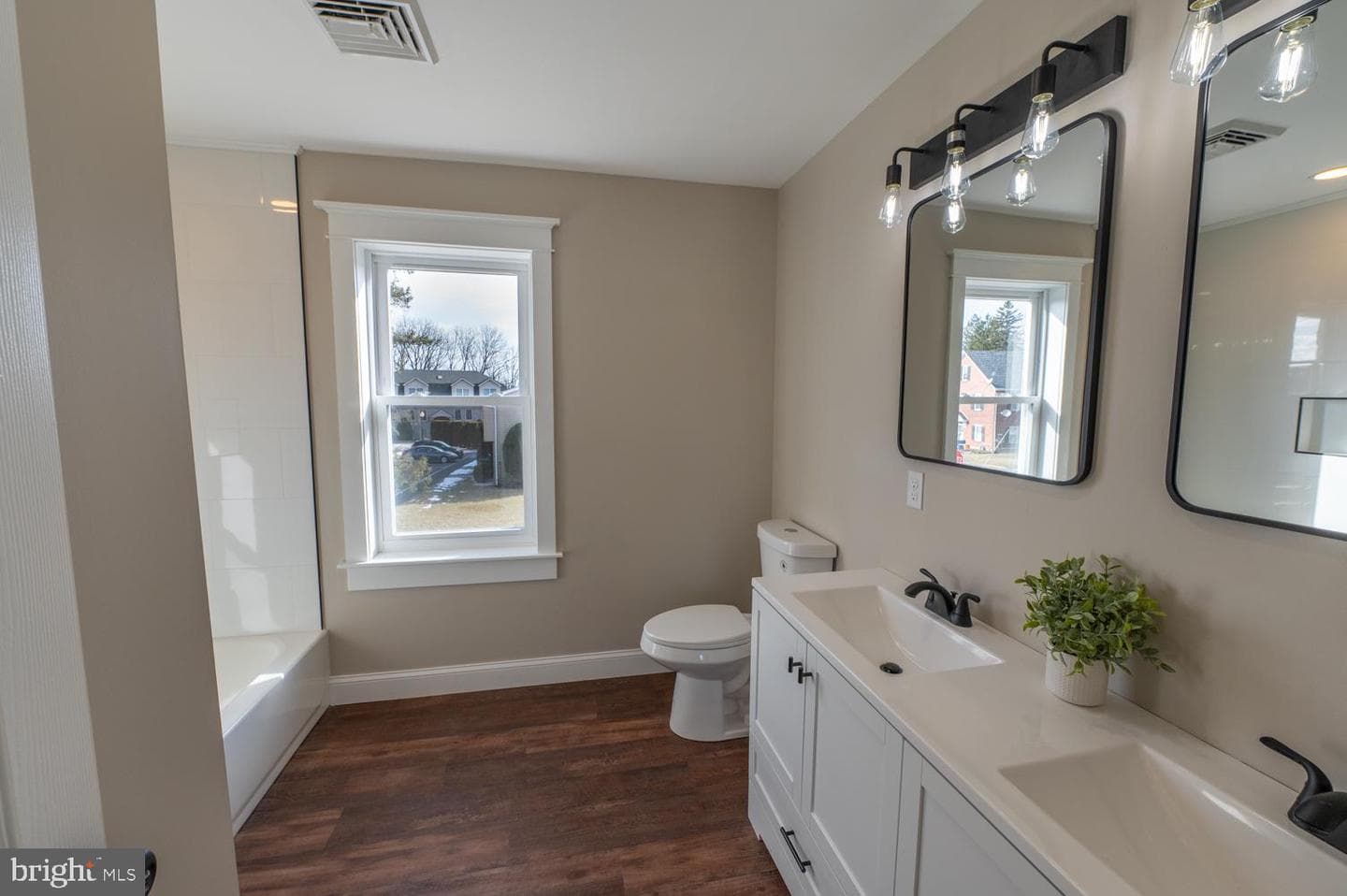 354 E Prospect Street photo 20