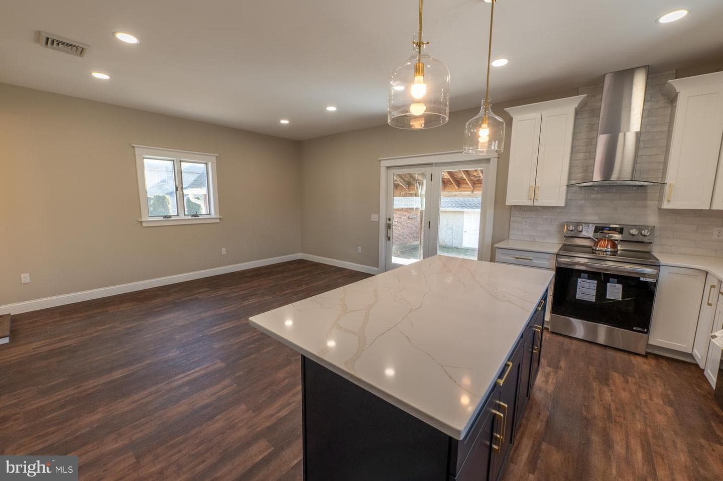 354 E Prospect Street photo 8