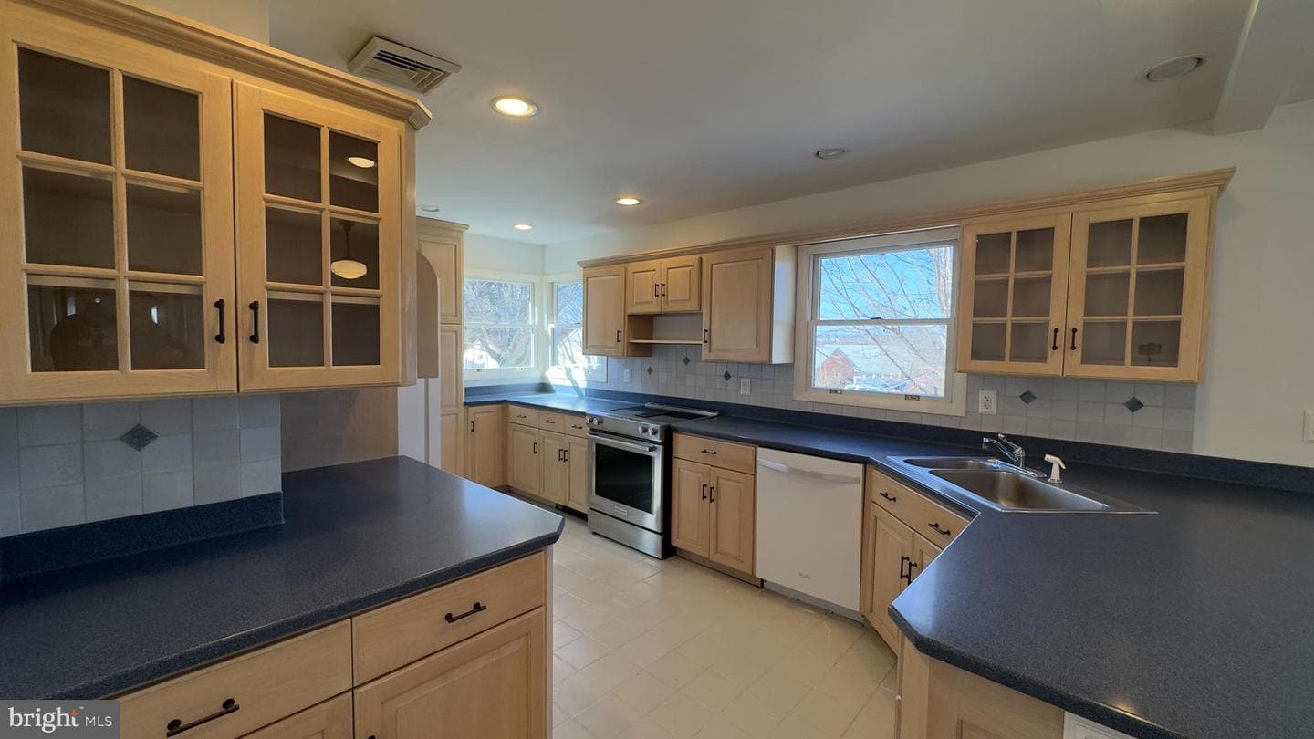 359 W Milton Street photo 14