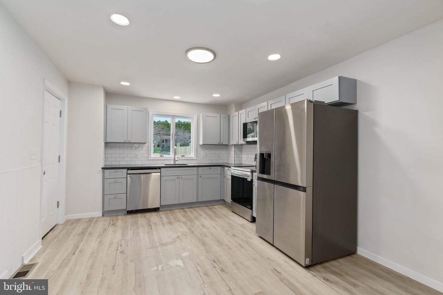 303 Green Street photo 21