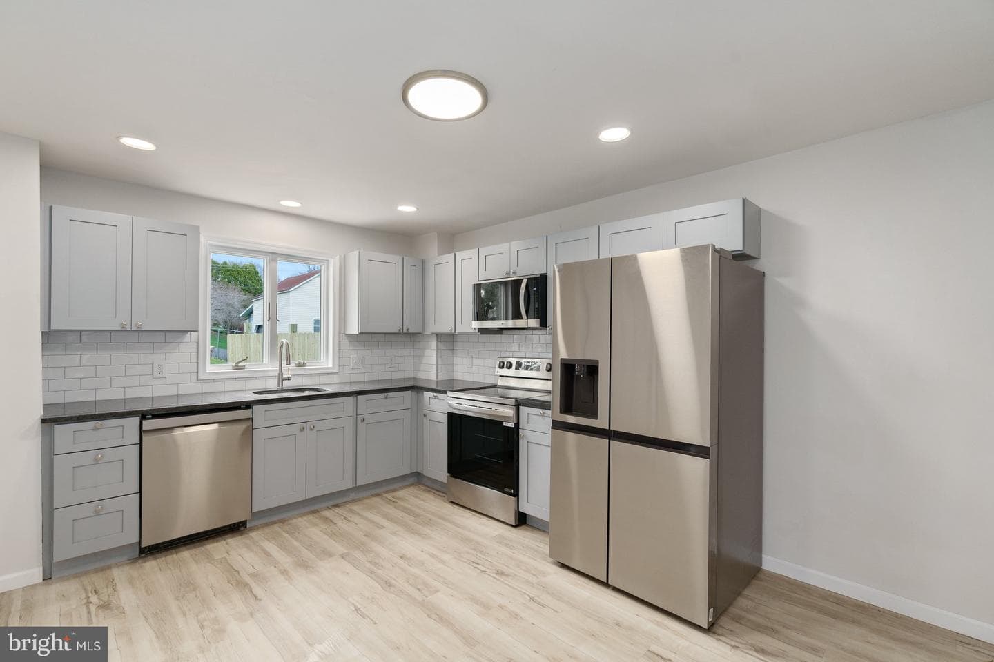303 Green Street photo 22