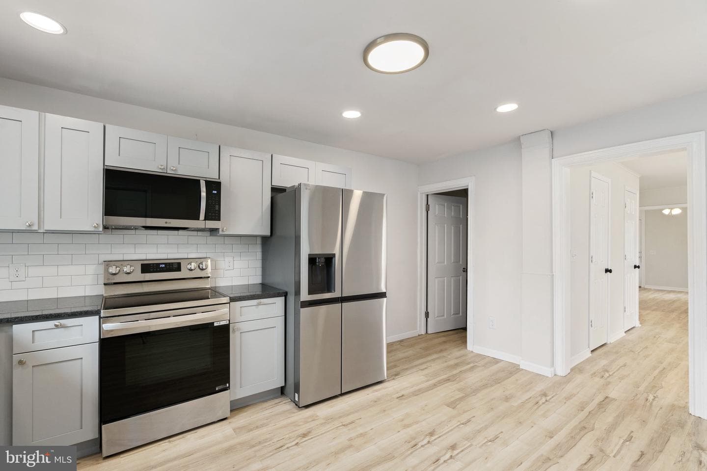 303 Green Street photo 23