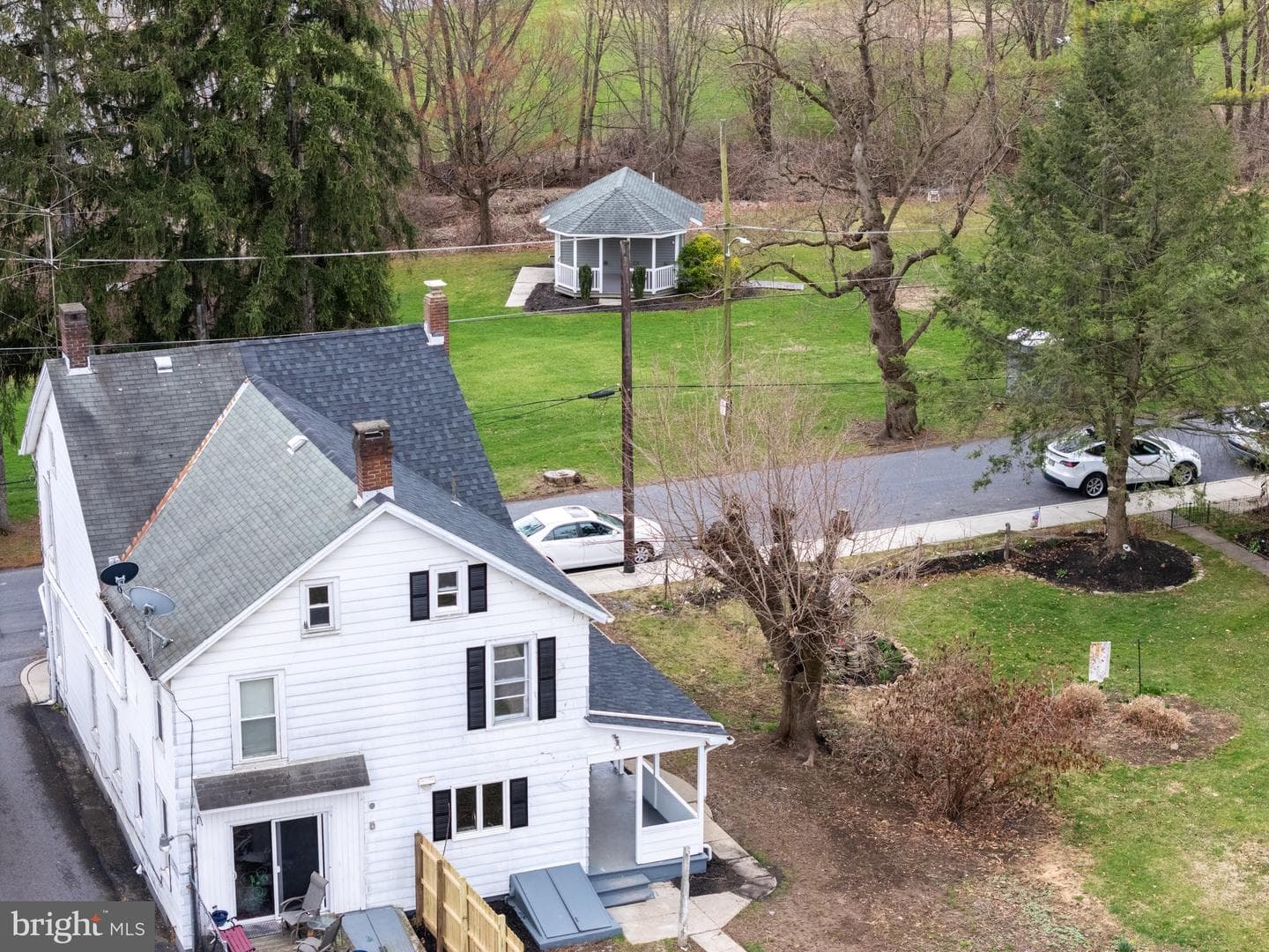 303 Green Street photo 42