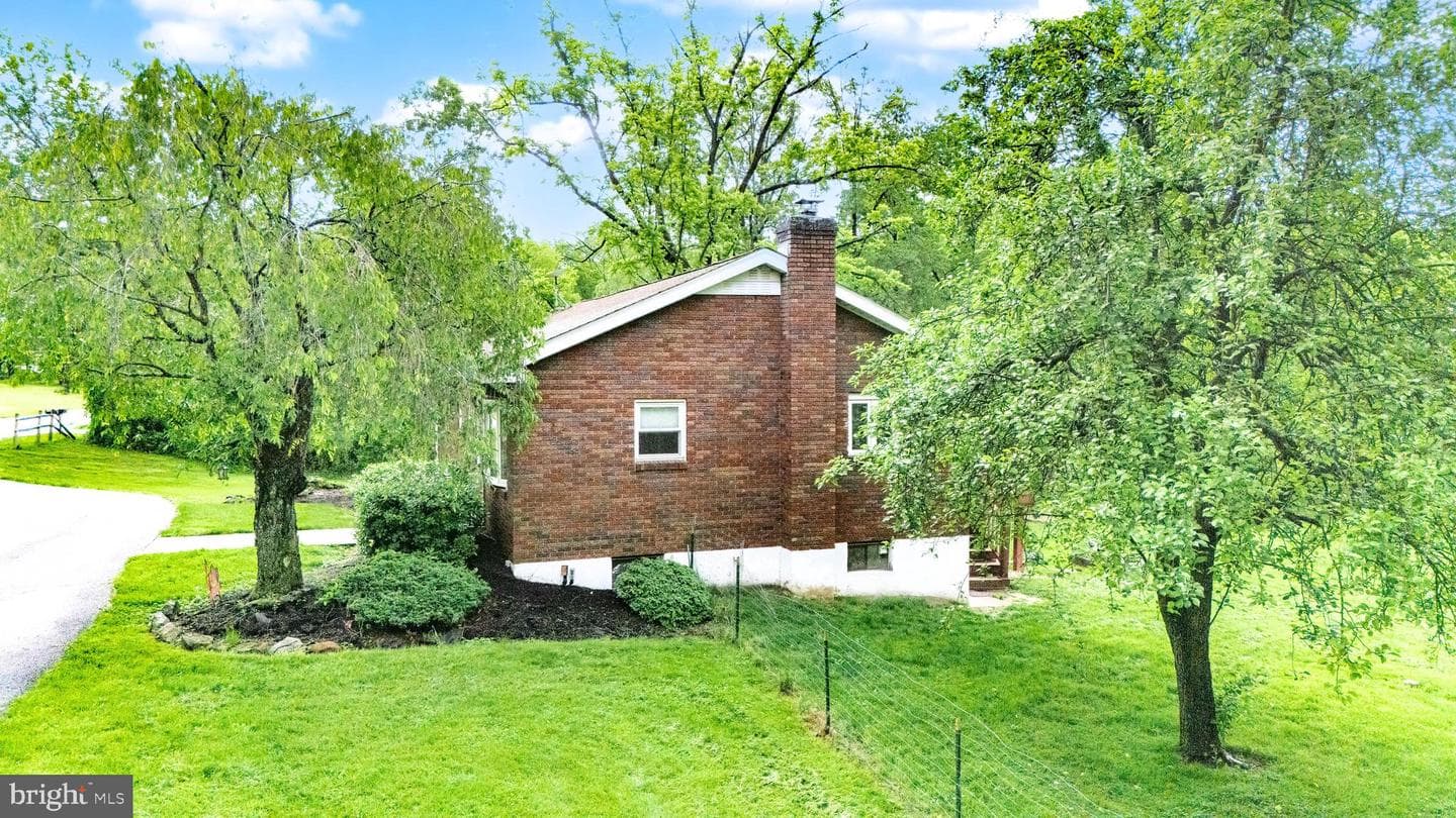 2542 Apple Street photo 11