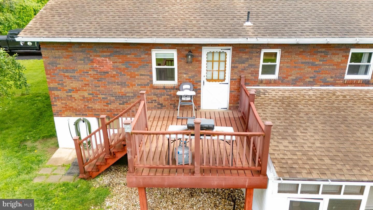 2542 Apple Street photo 15