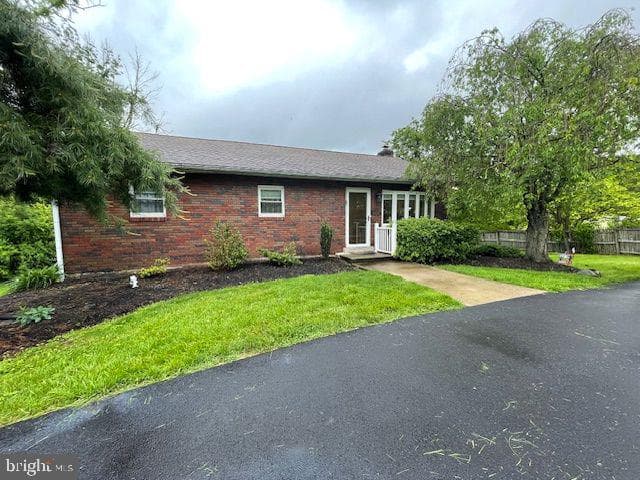 2542 Apple Street photo 2