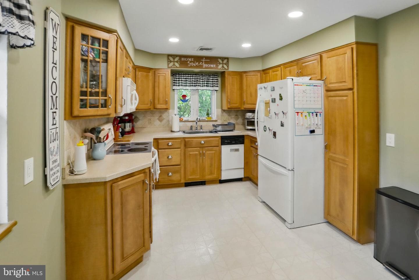 2542 Apple Street photo 21