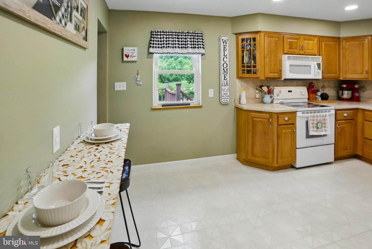 2542 Apple Street photo 22