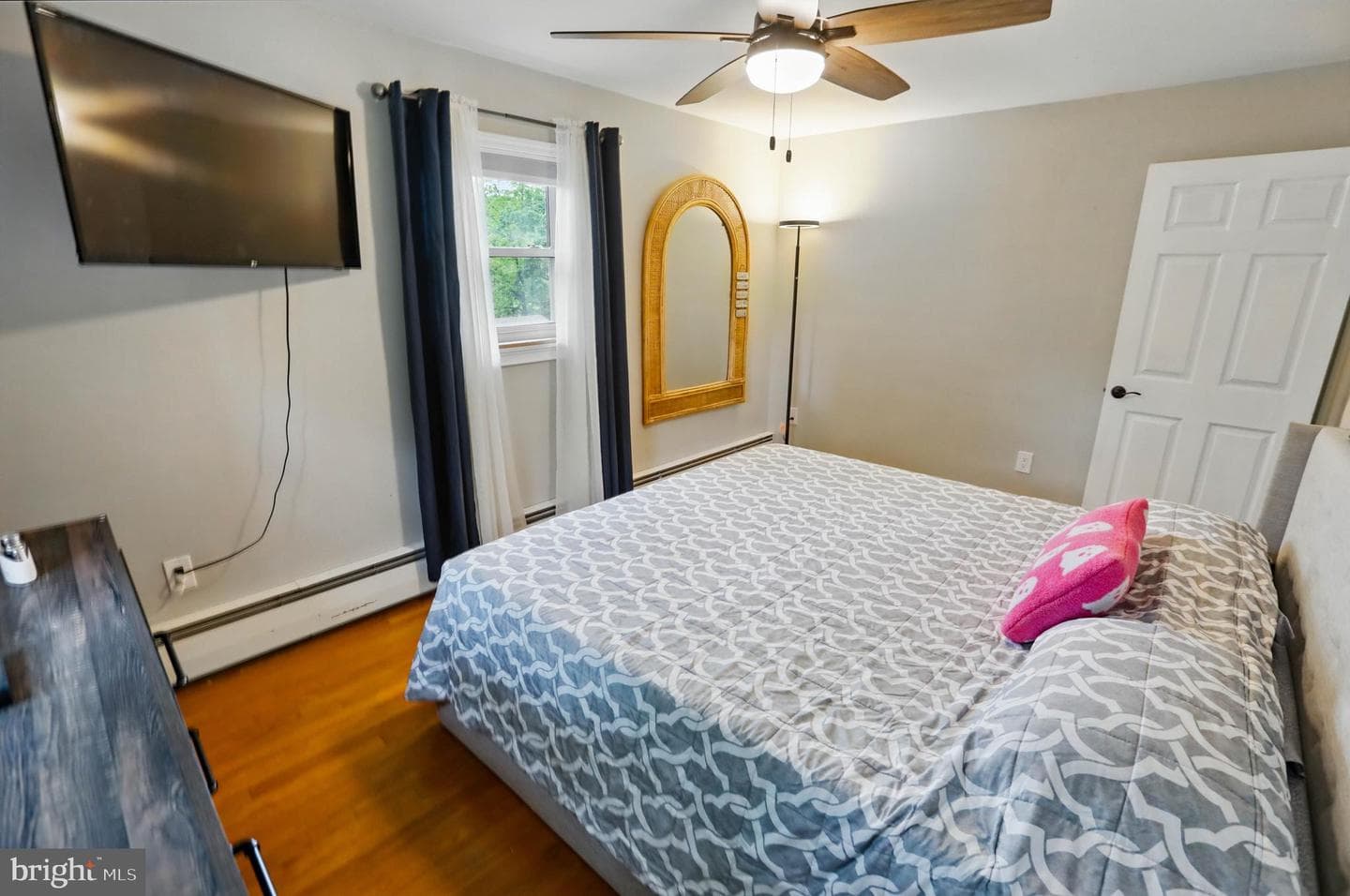 2542 Apple Street photo 27