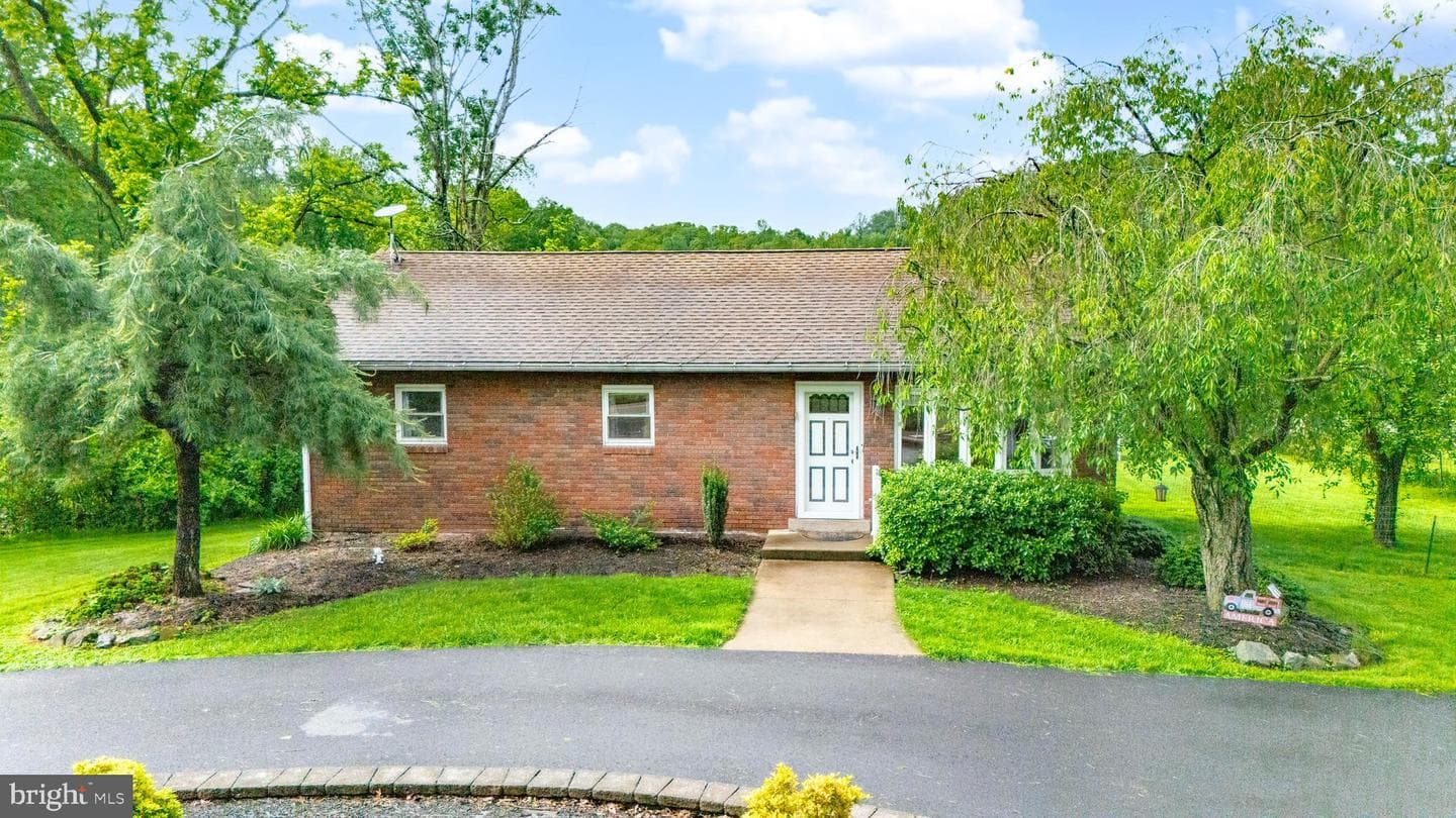 2542 Apple Street photo 4