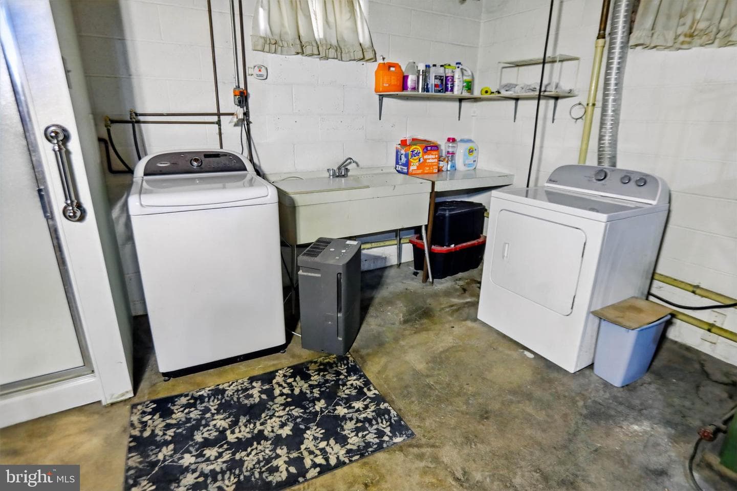 2542 Apple Street photo 41